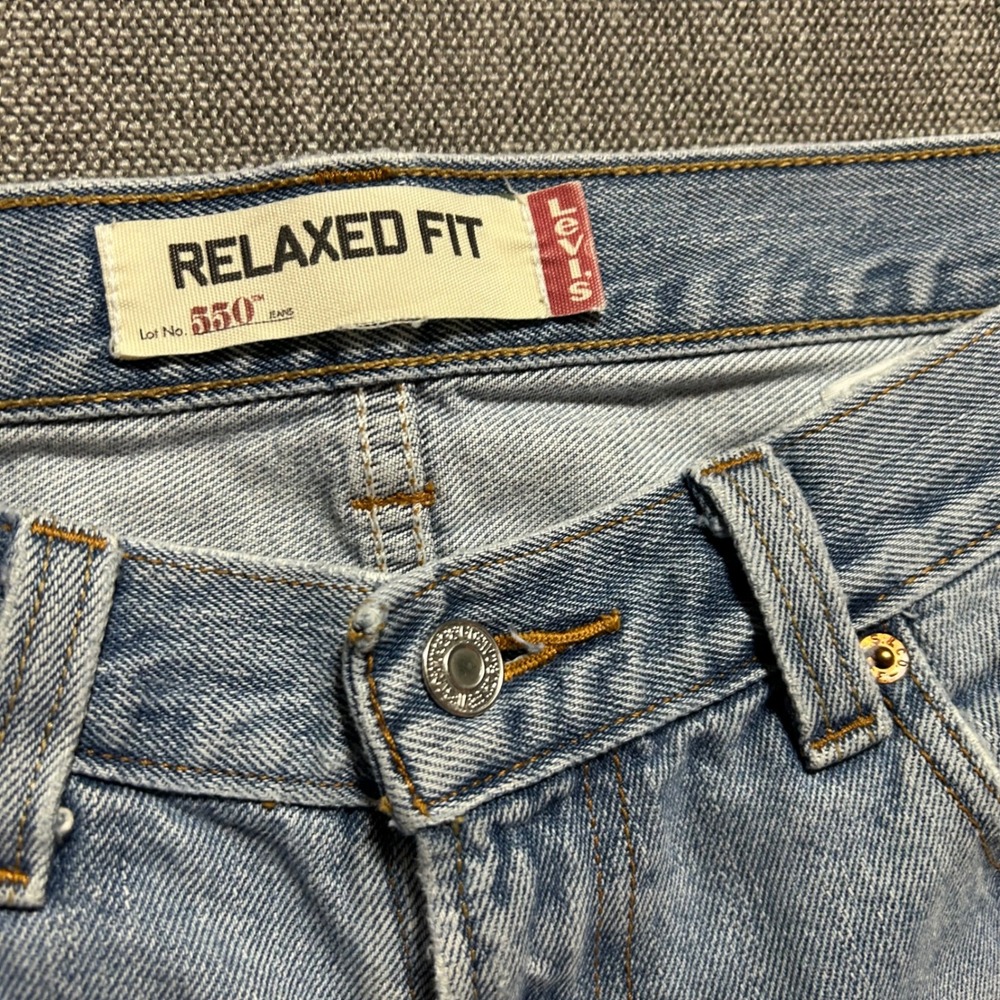 Levis 550 Relaxed Fit Jeans Mens 35x30 Light Wash Denim Tapered Leg 00550-4891 - Picture 6 of 11